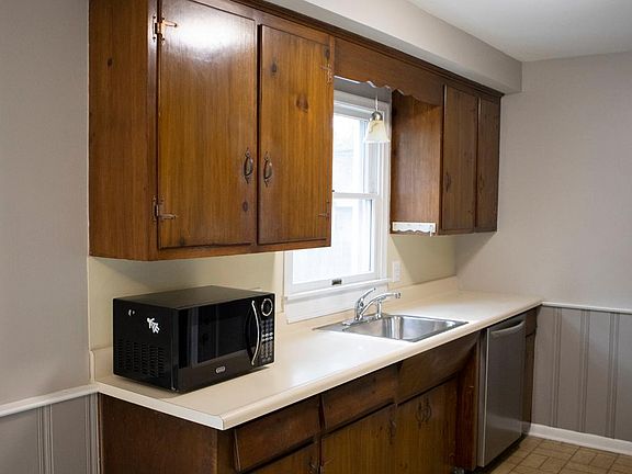 2nd image of 4501 Woodland Ave