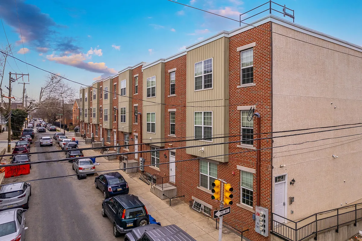 Building Photo - 1505 W Master St #2