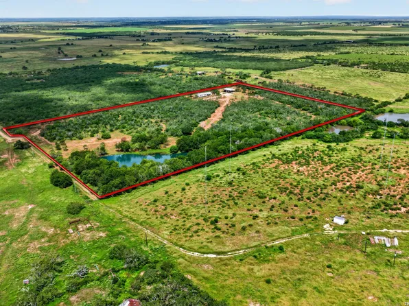 622 County Road 460, Stockdale, TX 78160