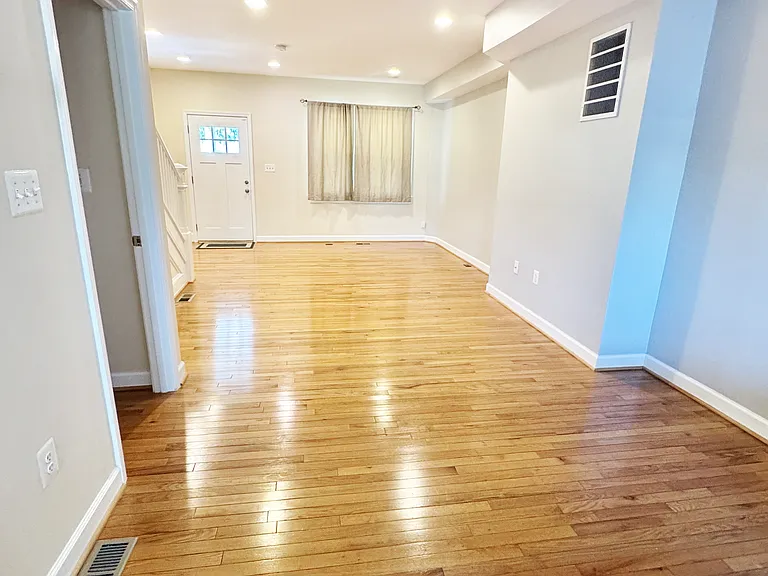 408 Delafield Pl NW — Photo 13