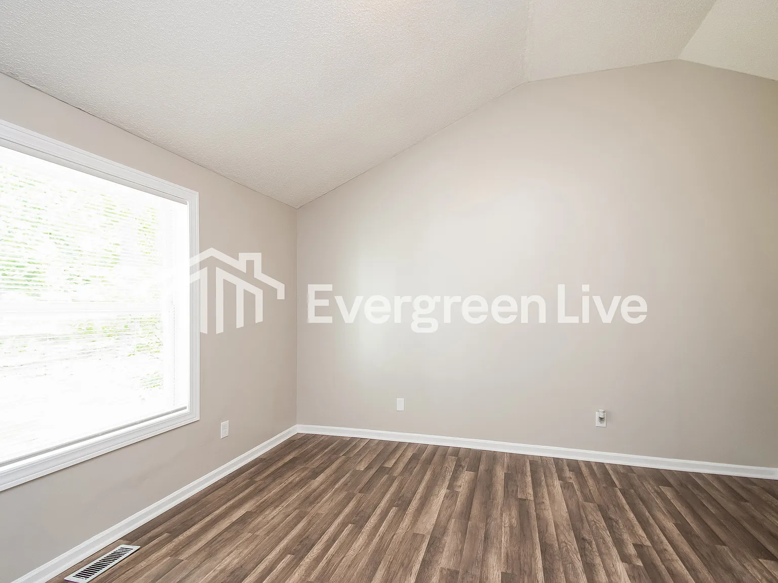 3 bed, 2.0 bath, 1220 sqft, $1,695 — Photo 3