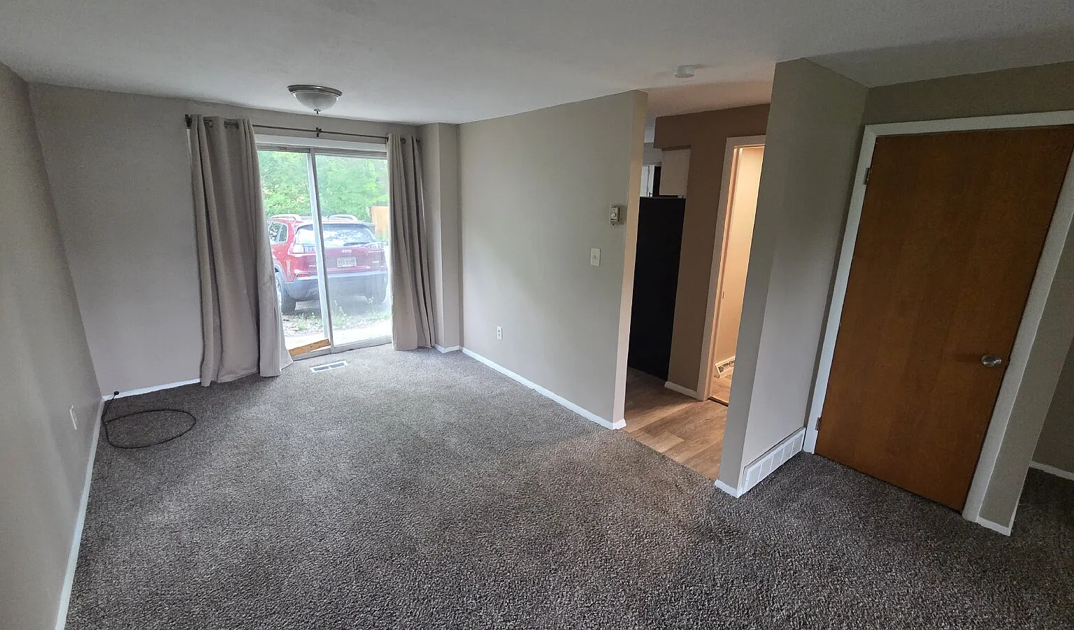 3 bed, 1.5 bath, 1130 sqft, $1,350 — Photo 2