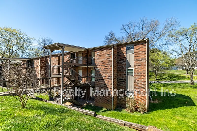 2 bed, 1.0 bath, 928 sqft, $1,395 — Photo 3