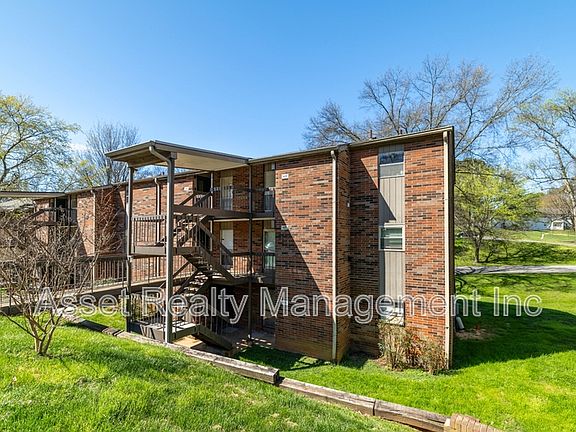 3rd image of 431 Canberra Dr #431