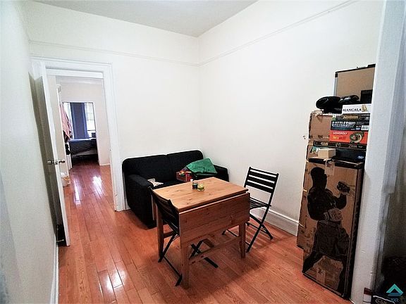 4th image of 550 Bainbridge St APT 1L