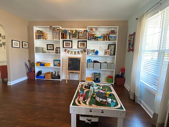 Living Room (right of entry way)