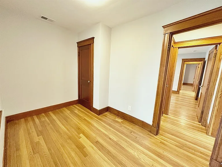 75 Governor Winthrop Rd — Photo 22