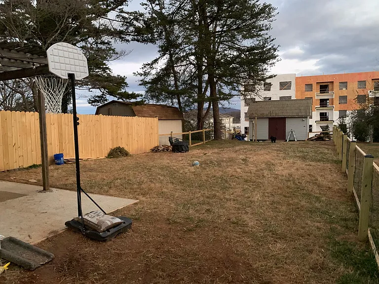 Commonwealth Dr — Photo 14