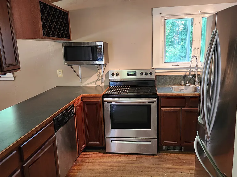 625 Douglas St — Photo 11