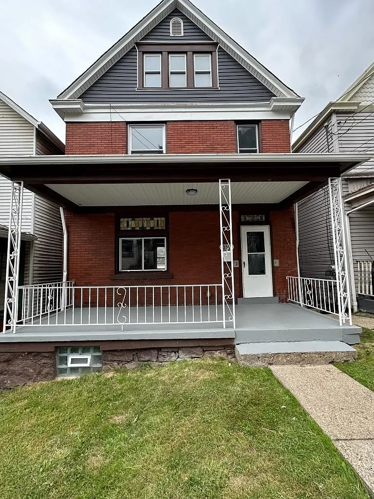 3 bed, 1300 sqft, $1,700 — Photo 1