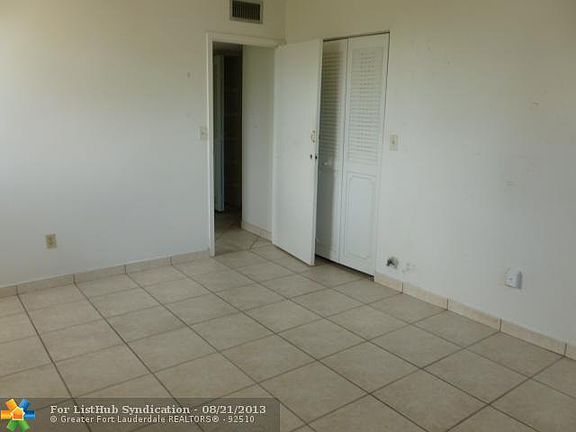 2nd image of 2850 Somerset Dr APT 114L