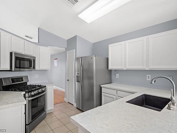4th image of 3256 Fossil Springs St
