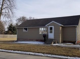 385 W 12th St, Garner, IA 50438
