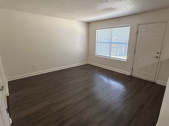 5th image of 26 Arva Ct