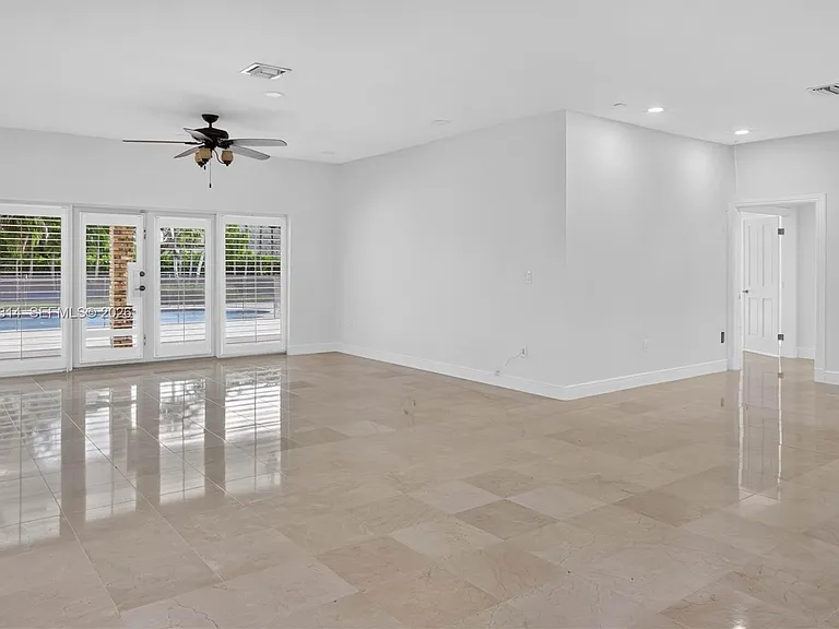 10425 SW 62nd St — Photo 7