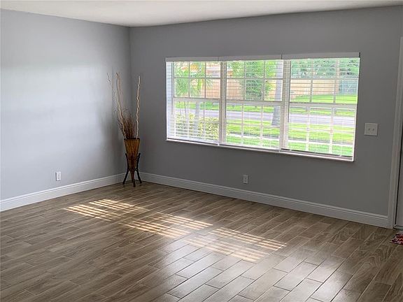 2nd image of 1150 SW 9th Avenue