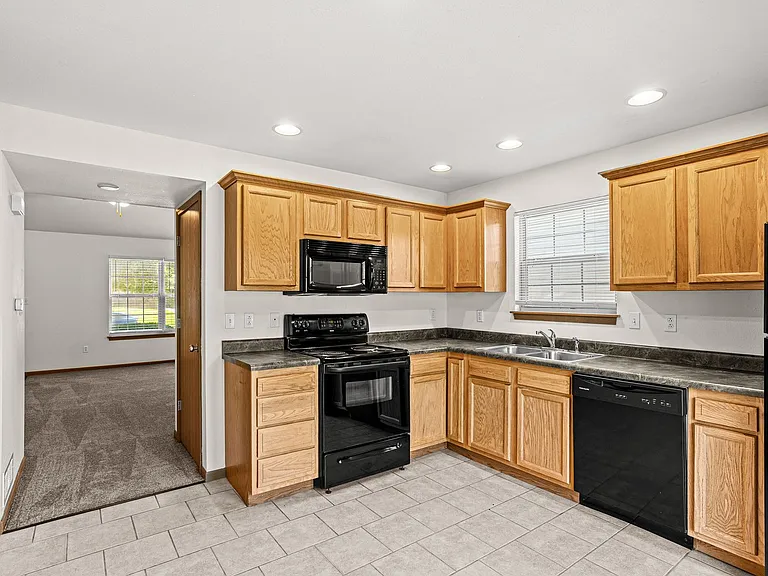 701-703 Glenstone Dr. — Photo 11