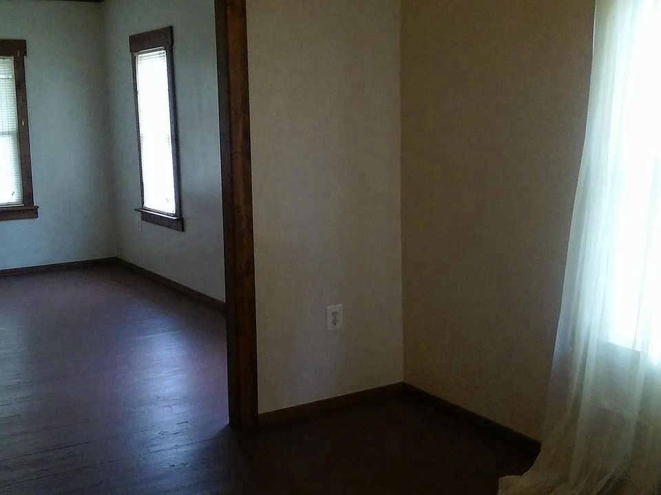 2nd image of 2522 Center Square Rd