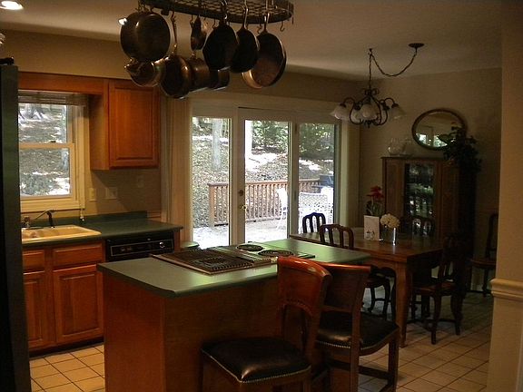 Kitchen & Dining Area