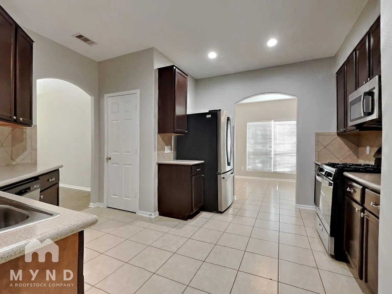 4 bed, 2.5 bath, 2625 sqft, $2,195 — Photo 3