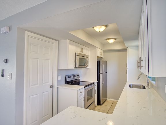 4th image of 137 Washington Ave #A
