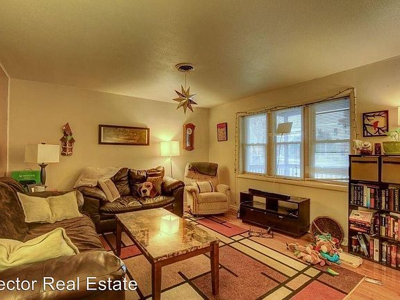 3rd image of 808 N Lincoln Ave APT 2