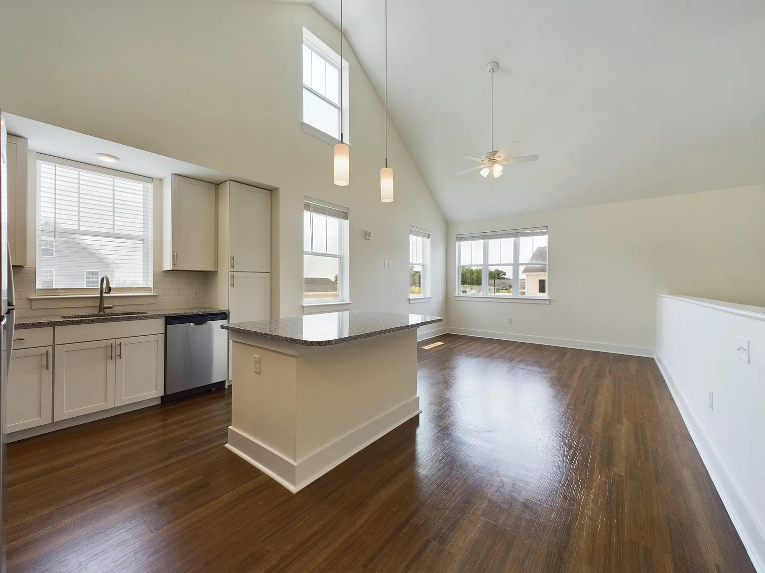 1 bed, 902 sqft, $2,119 — Photo 3