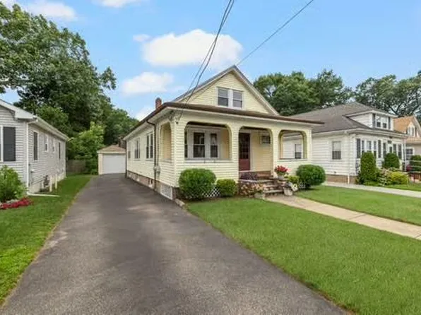 76 Myrtle Ave, Cranston, RI 02910
