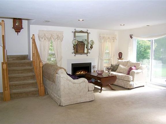 3rd image of 282 Erik Dr