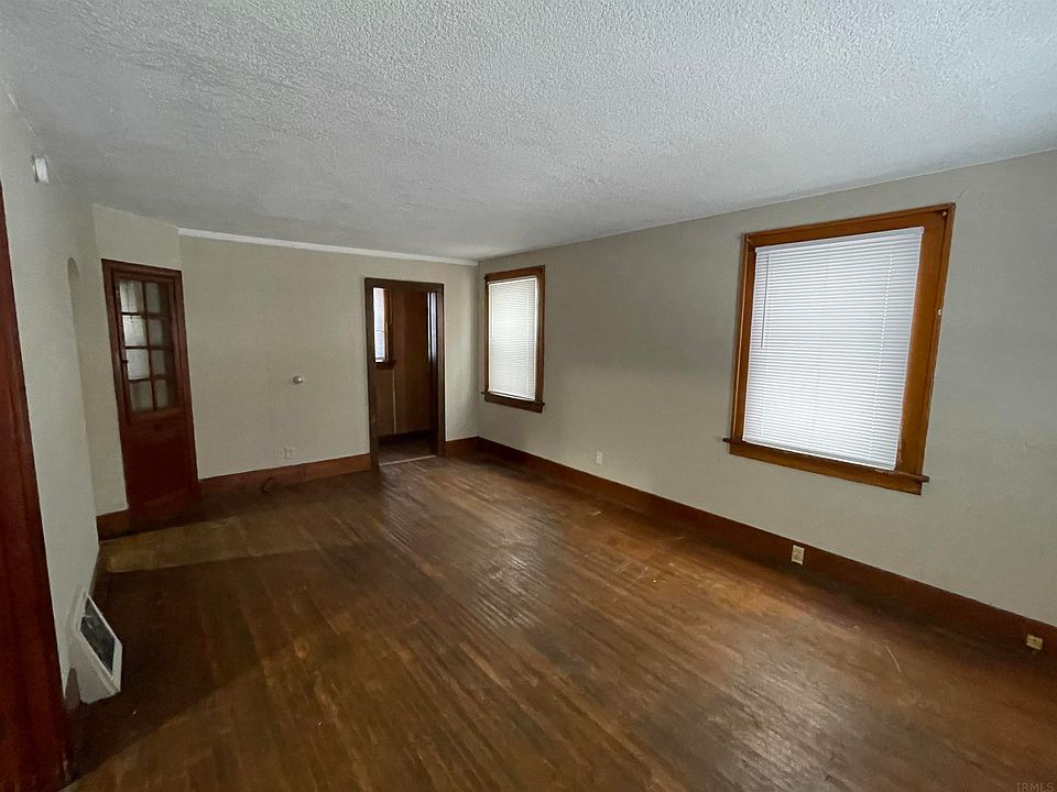 2815 Plaza Dr, Fort Wayne, IN 46806 Zillow