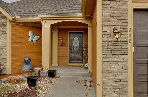 EXTENSIVE LANDSCAPING