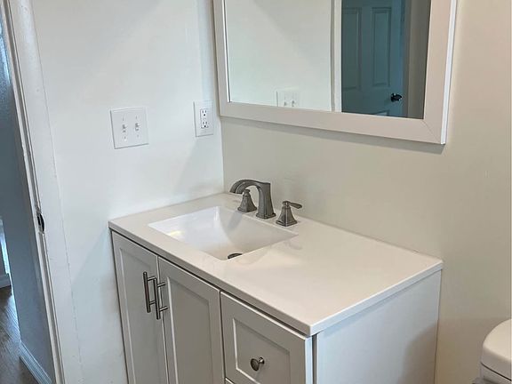 3rd image of 1626 S Jefferson Ave #2