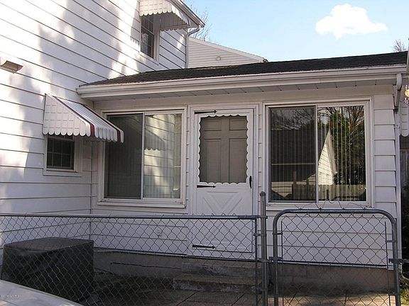 2nd image of 1251 Herrick Ave NE