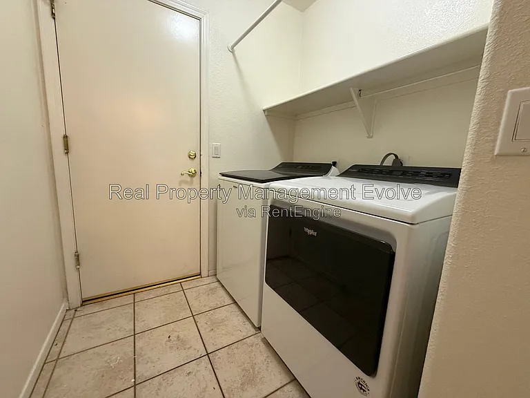 1021 W Park Ave — Photo 31