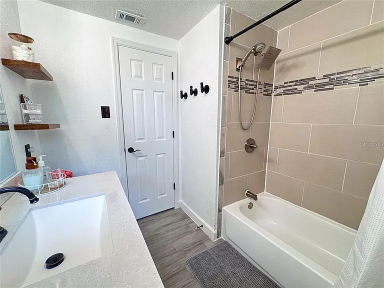 9616 Pine Ridge Ave — Photo 14