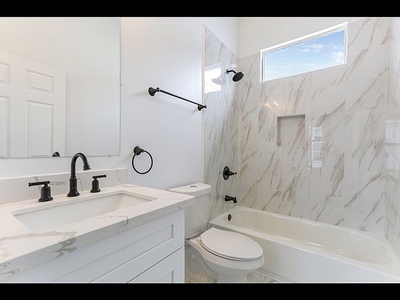 4th image of 2221 Willow St