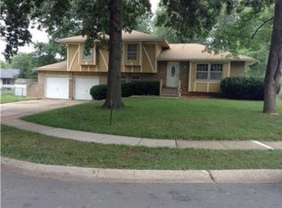 1204 SE Briarcroft St, Lees Summit, MO 64063