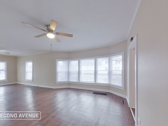 4th image of 601 E 4th St