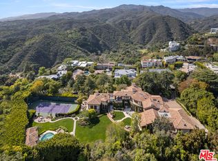 1550 Amalfi Dr, Pacific Palisades, CA 90272