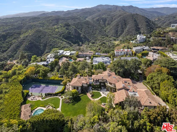 1550 Amalfi Dr, Pacific Palisades, CA 90272