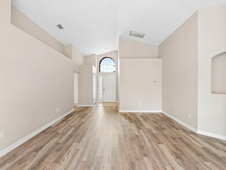 1911 Colonial Woods Blvd — Photo 6