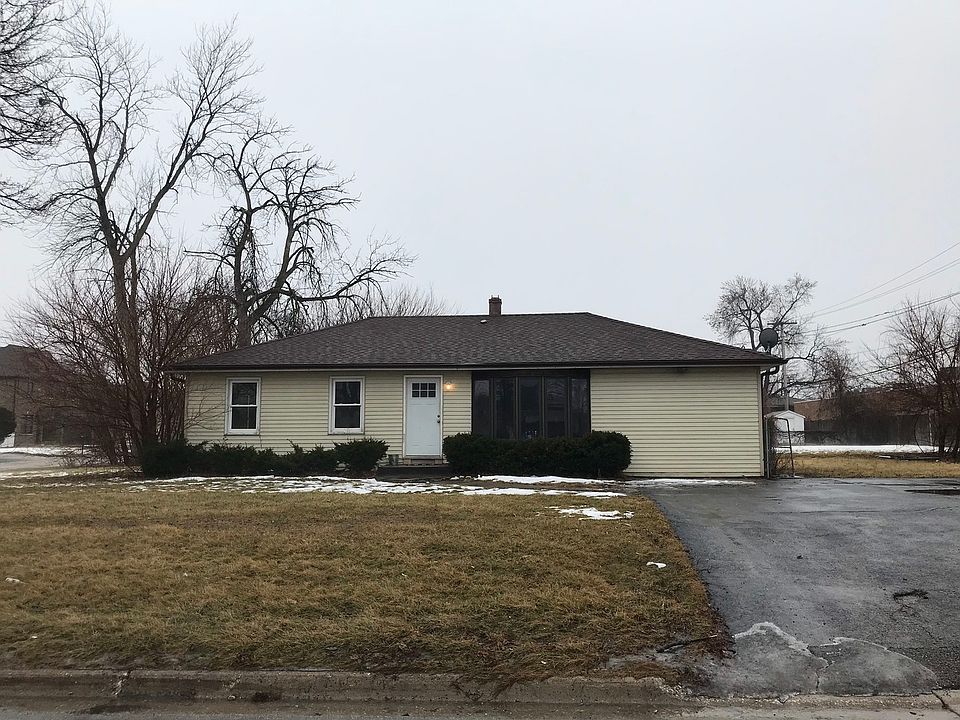 1st image of 118 E Belden Ave