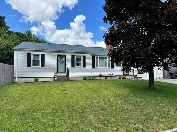 107 Knowles Dr, Warwick, RI 02888