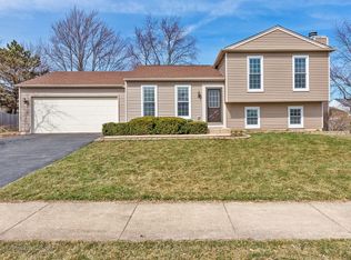 733 Cypress Ln, Carol Stream, IL 60188