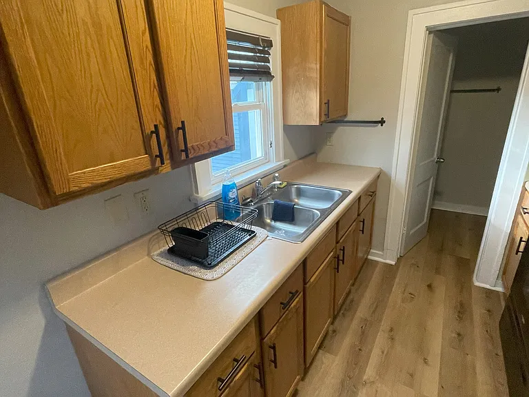 1505 S Sherman Ave — Photo 9