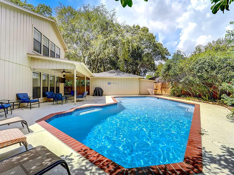 8111 Pine Green Ln — Photo 45