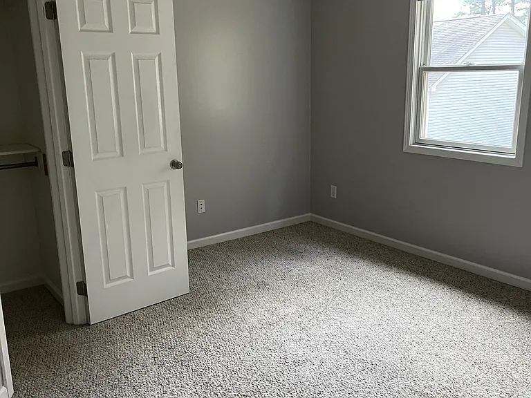 25 Townhouse Dr — Photo 5