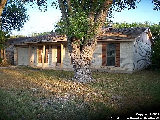 3rd image of 3843 Briar Hollow St