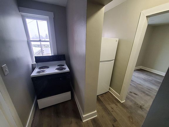 4th image of 8 E Main St #2