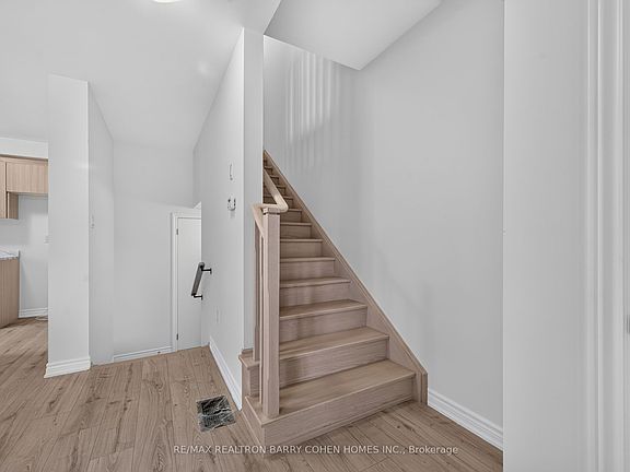 5th image of 36 Luverne Ave